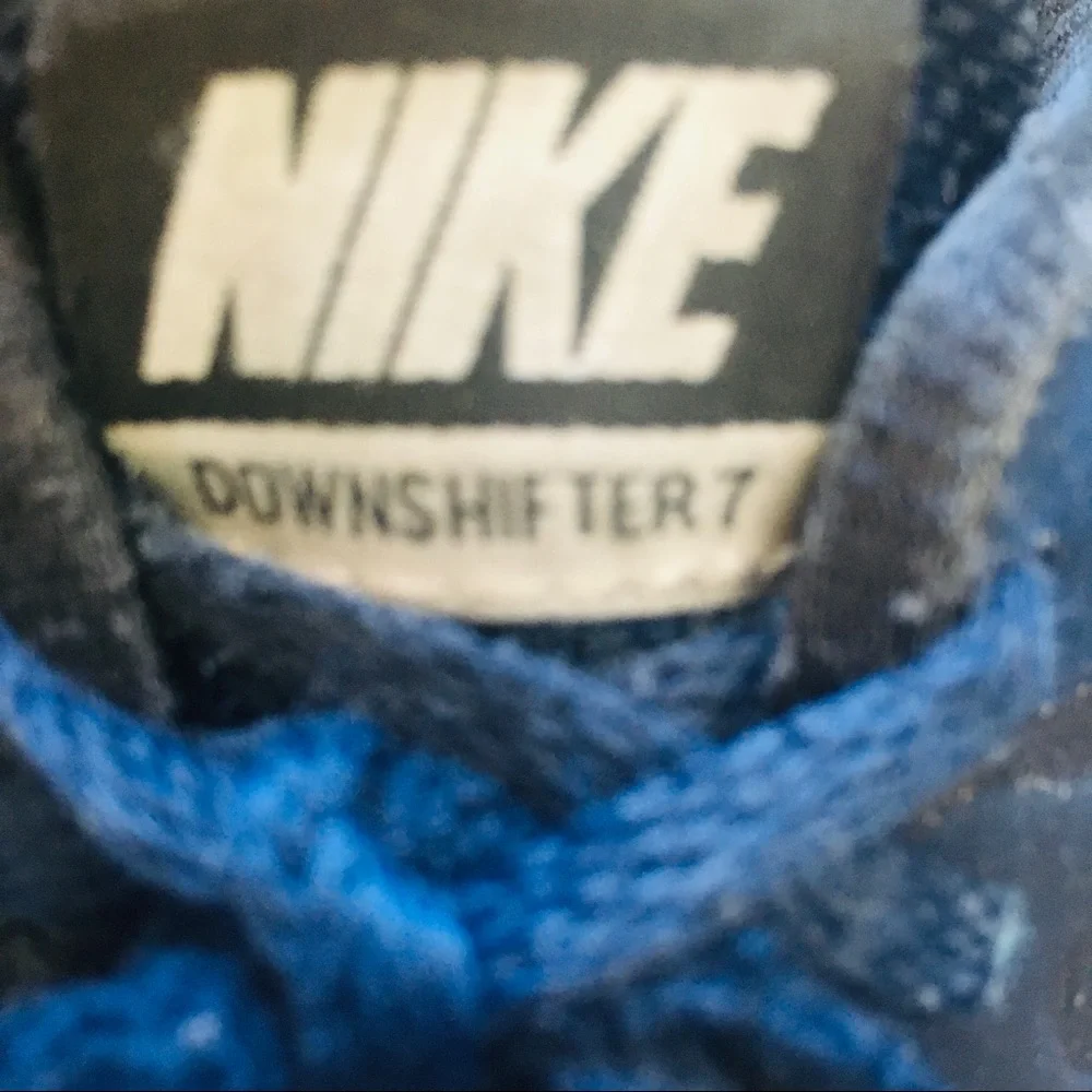 Nike Downshifter 7 boy’s navy sneakers size youth 6.5